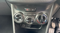 Peugeot 208 1.2 PureTech 82 Signature 5dr [Start Stop] Petrol Hatchback
